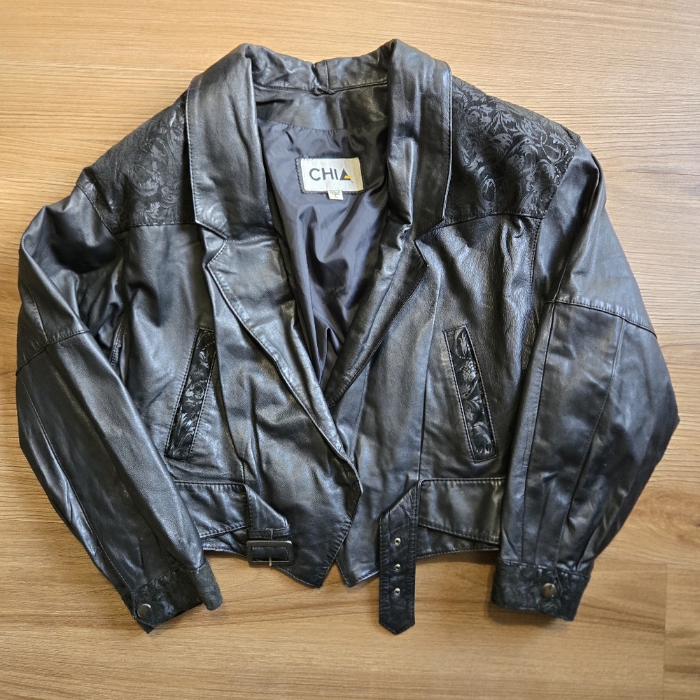 VTG CHIA black leather and textured leather jacket in a bolero cut made in Korea